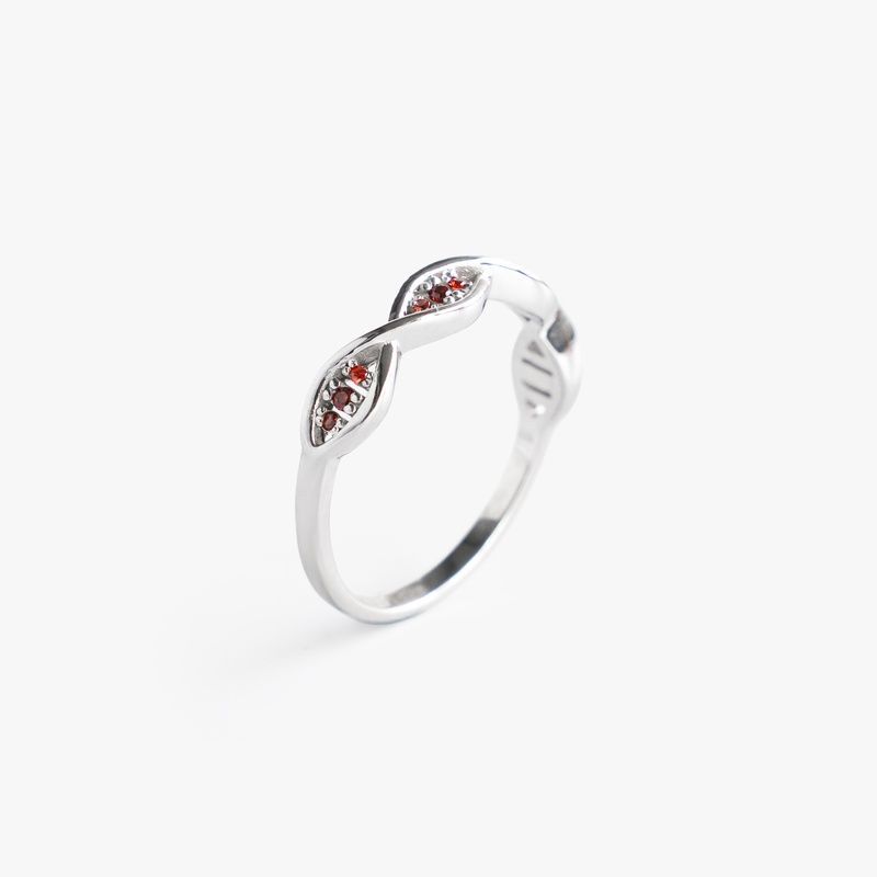 Silver ring &ldquo;DNA&rdquo; red
