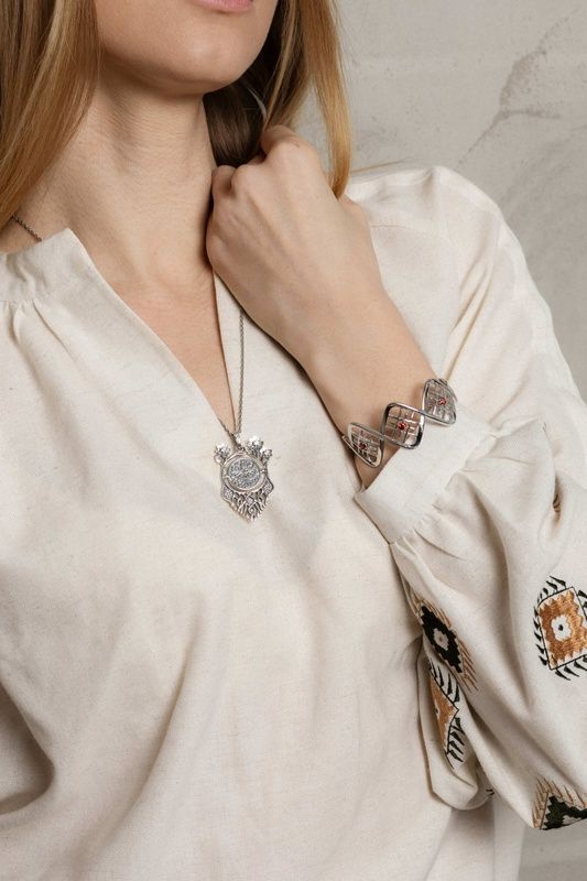 Silver pendant "Connection of generations"