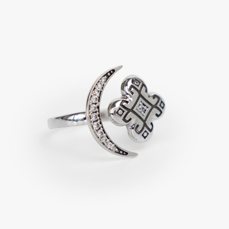 Silver ring: Moonstone